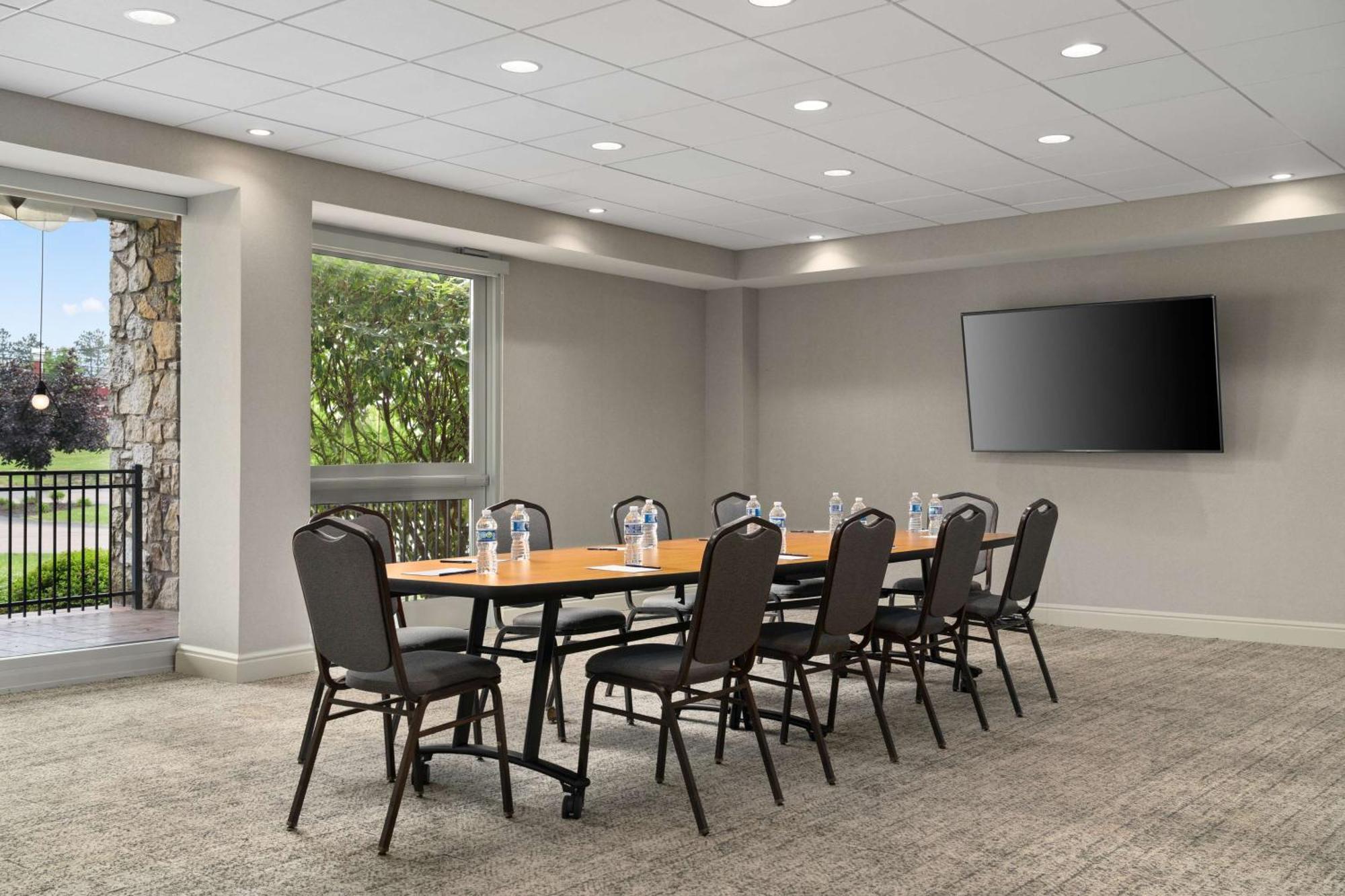 Doubletree By Hilton Pittsburgh Airport Hotel Moon Township Eksteriør billede