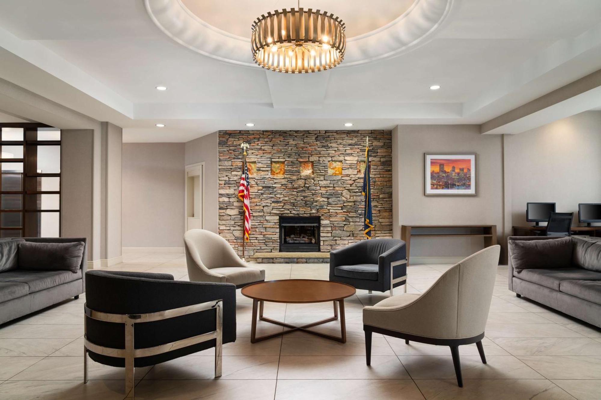 Doubletree By Hilton Pittsburgh Airport Hotel Moon Township Eksteriør billede