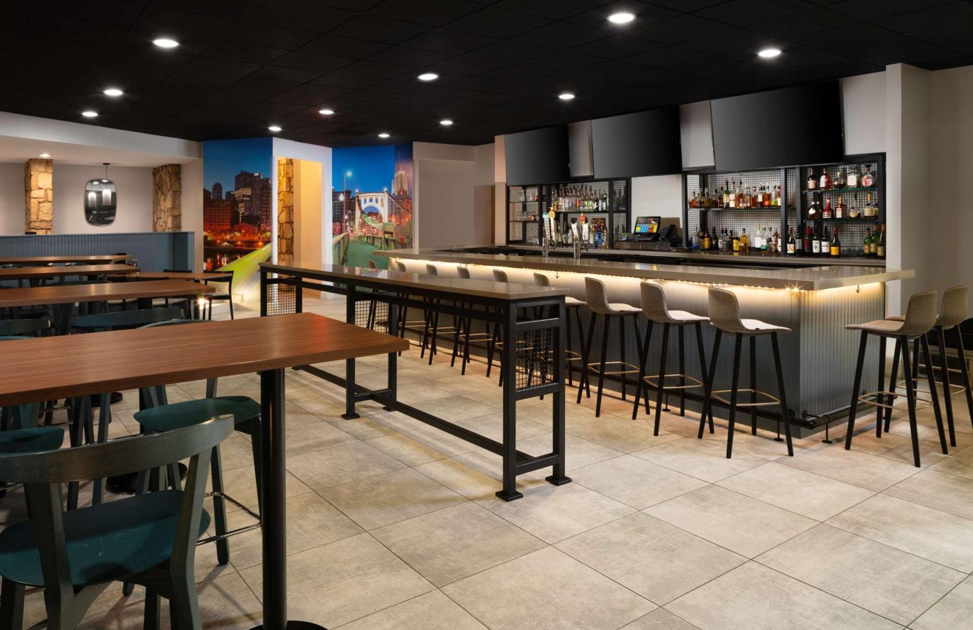 Doubletree By Hilton Pittsburgh Airport Hotel Moon Township Eksteriør billede