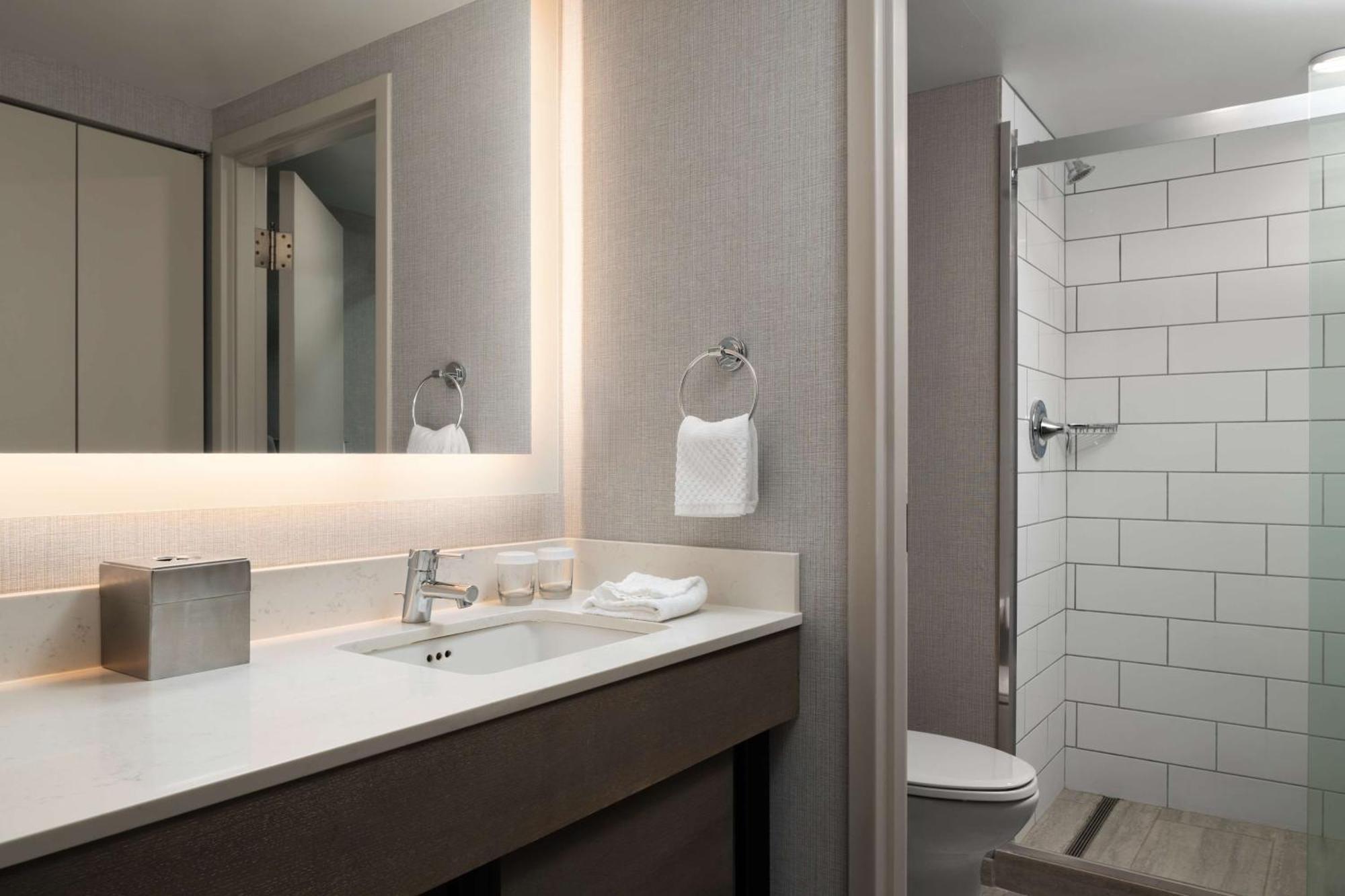 Doubletree By Hilton Pittsburgh Airport Hotel Moon Township Eksteriør billede