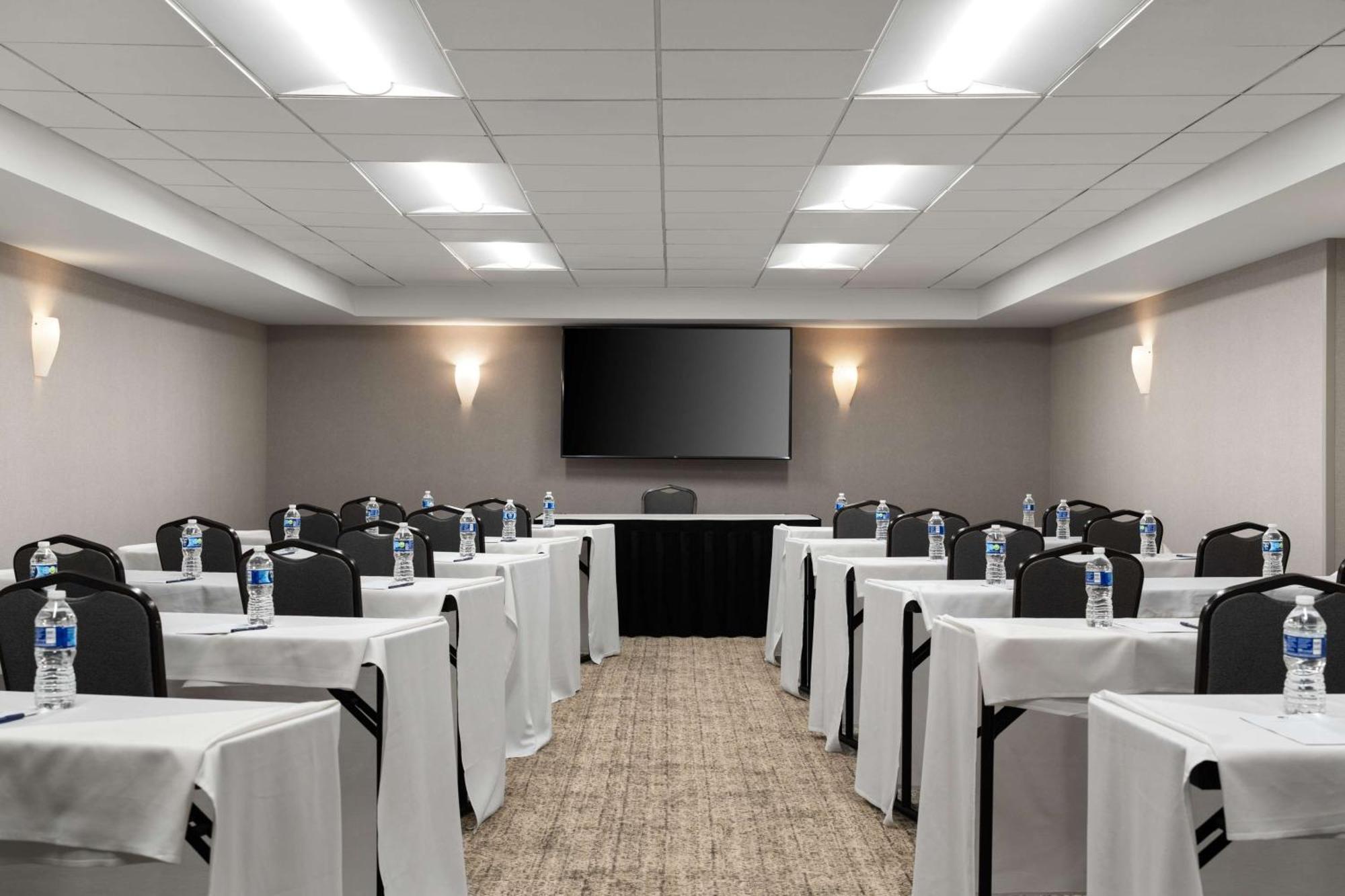 Doubletree By Hilton Pittsburgh Airport Hotel Moon Township Eksteriør billede