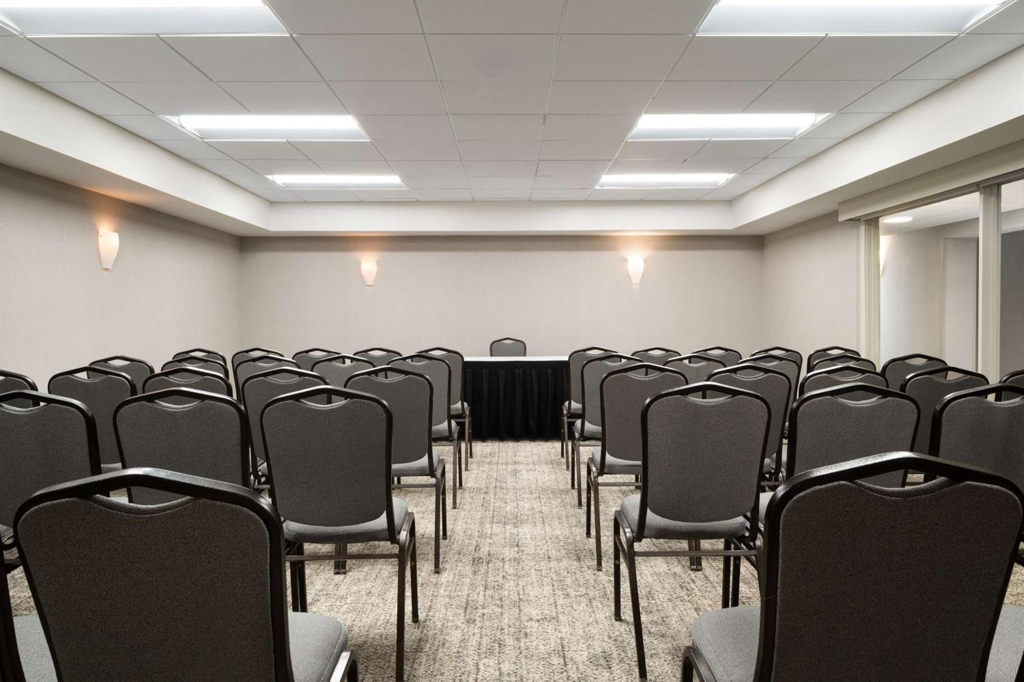 Doubletree By Hilton Pittsburgh Airport Hotel Moon Township Eksteriør billede