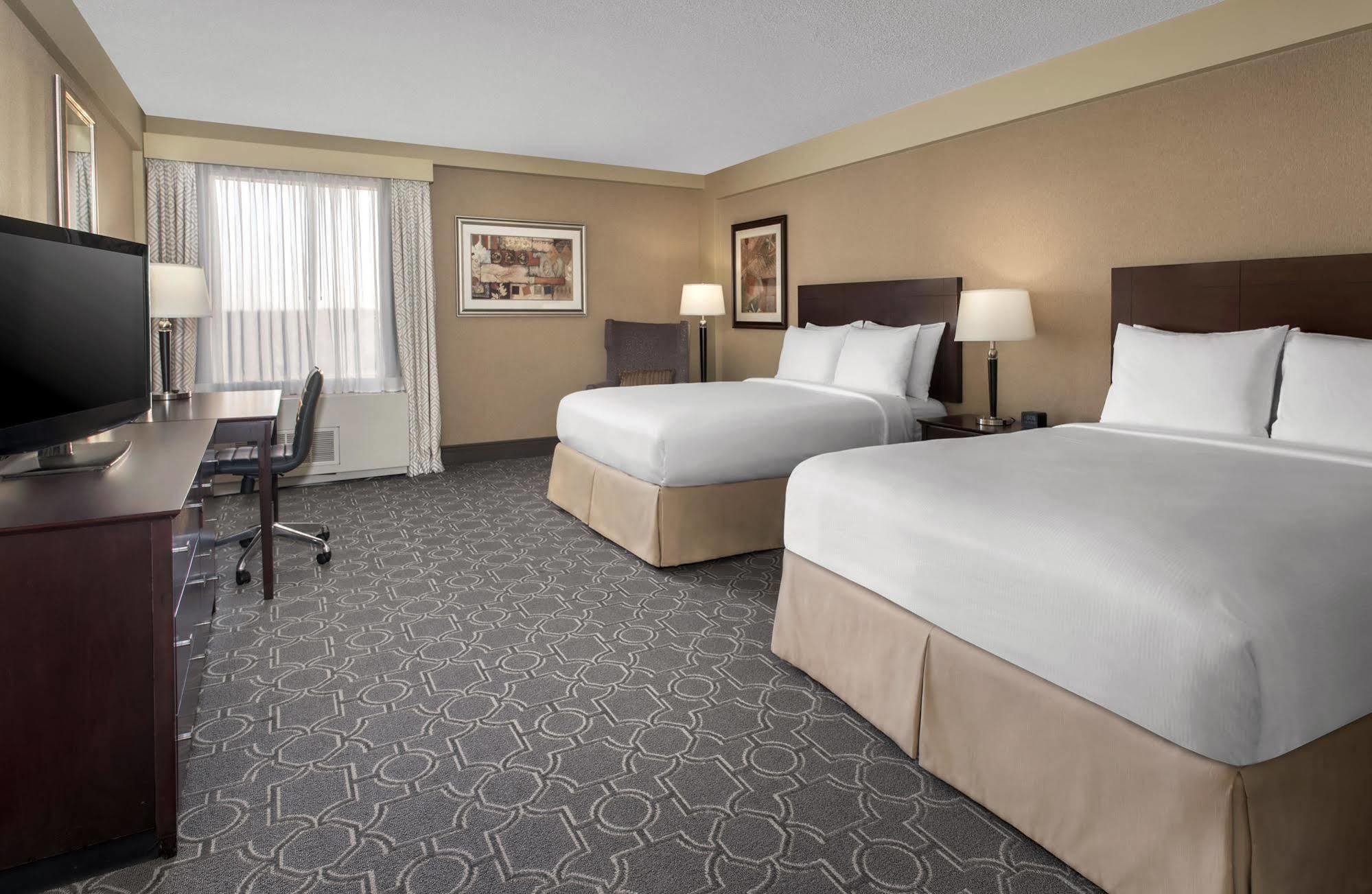 Doubletree By Hilton Pittsburgh Airport Hotel Moon Township Eksteriør billede